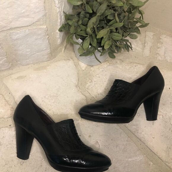 Indigo by Clarks black leather/patent leather low booties sz 10 - Picture 5 of 9